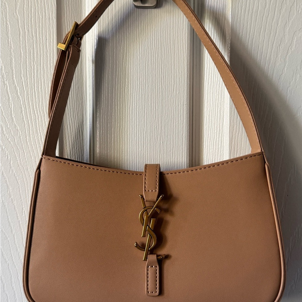 Crochet raffia tote bag with chain