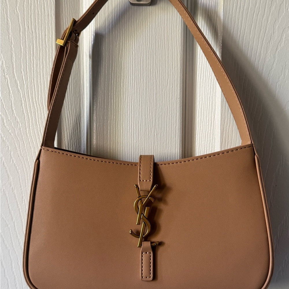 Crochet raffia tote bag with chain