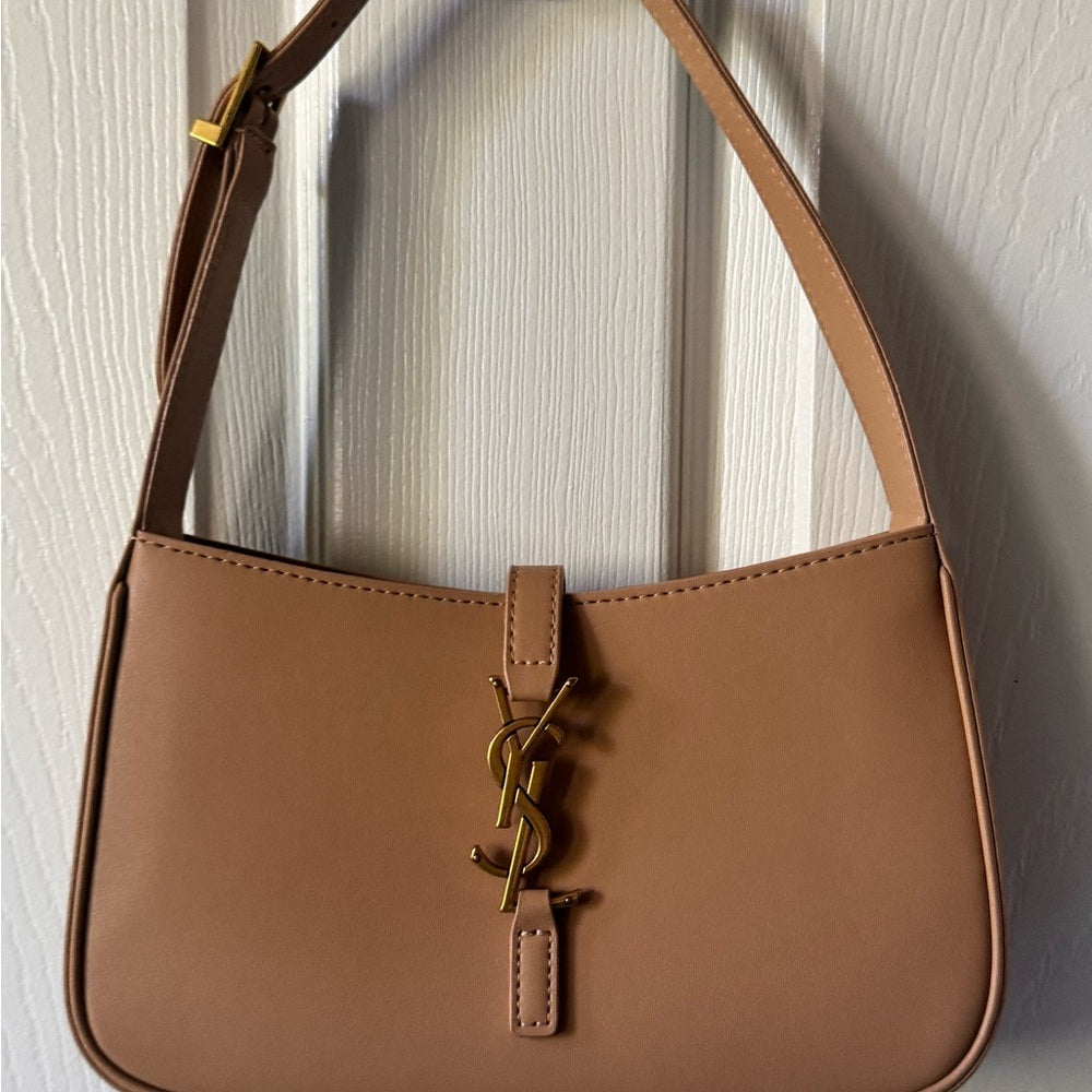 Crochet raffia tote bag with chain