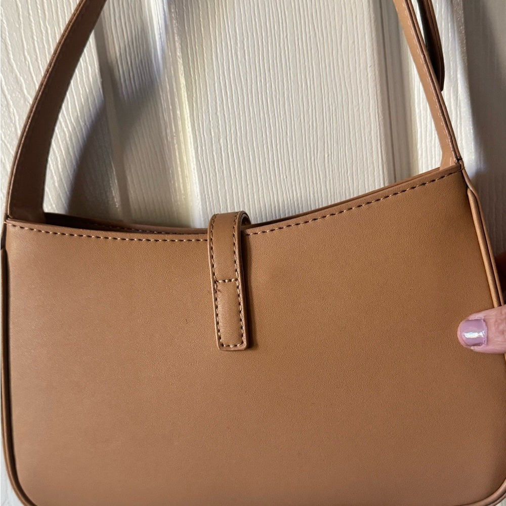 Crochet raffia tote bag with chain